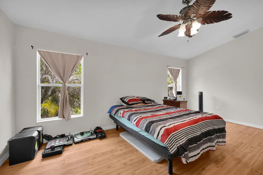 1295 12th Avenue SW Vero Beach FL 32962