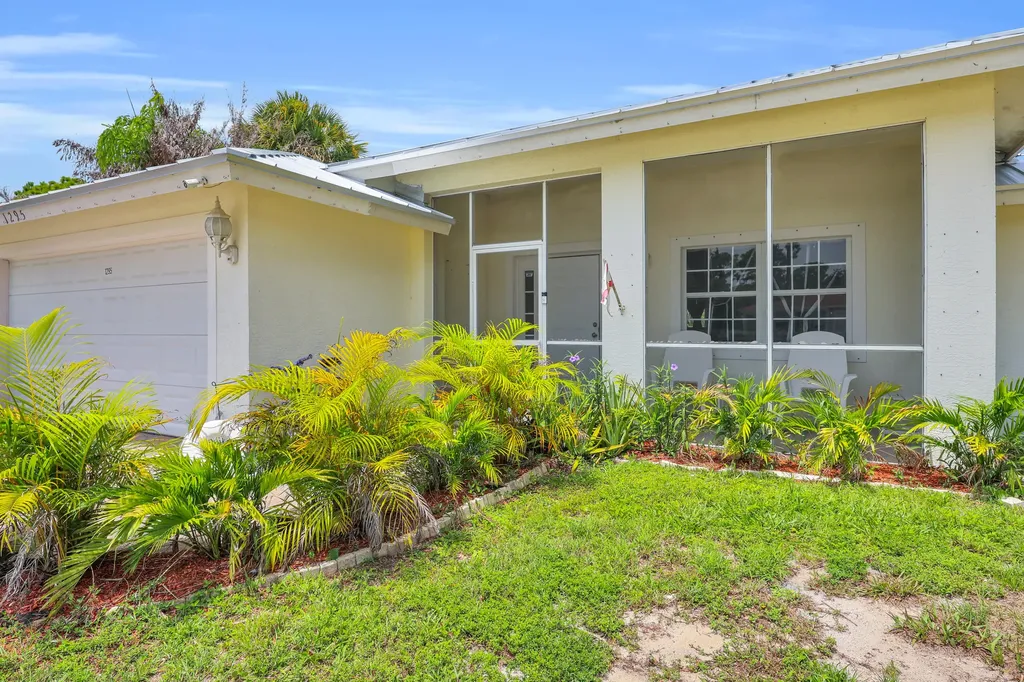 1295 12th Avenue SW Vero Beach FL 32962