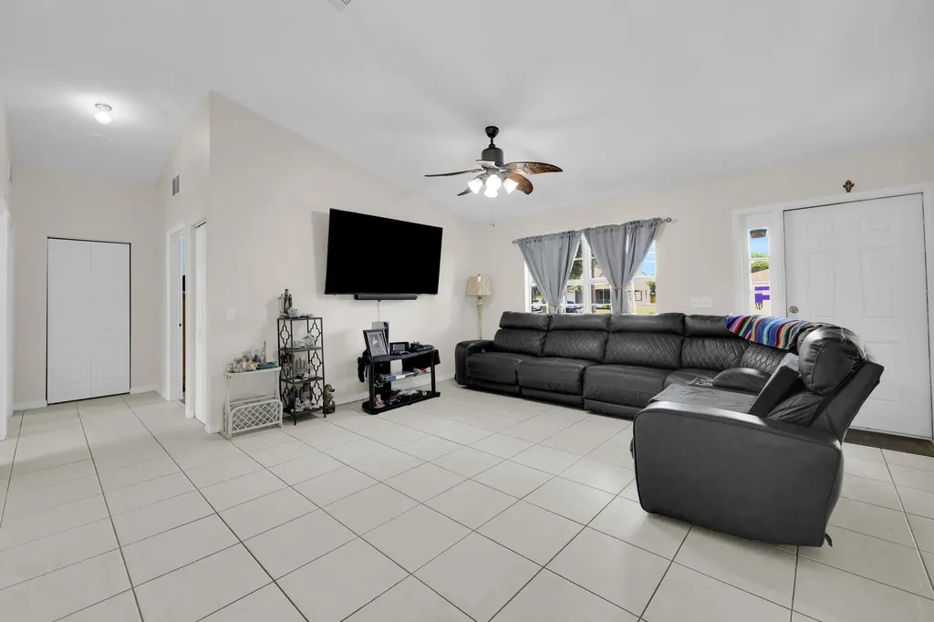 1295 12th Avenue SW Vero Beach FL 32962