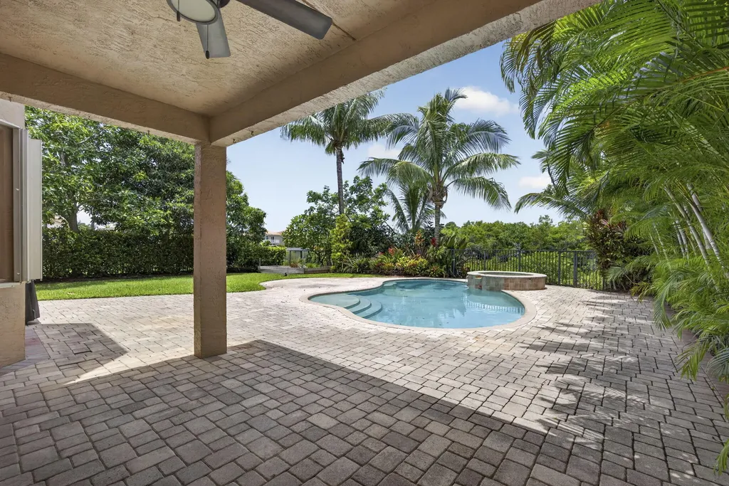9081 Dupont Place Wellington FL 33414
