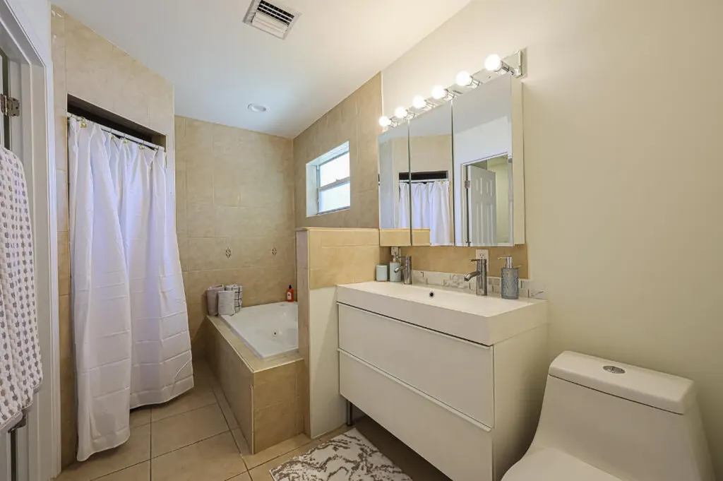 384 NW 23rd Street Boca Raton FL 33431