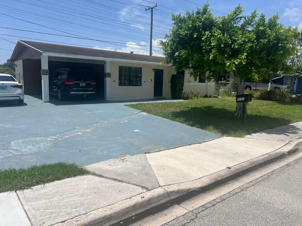 1131 W 1st Street Riviera Beach FL 33404