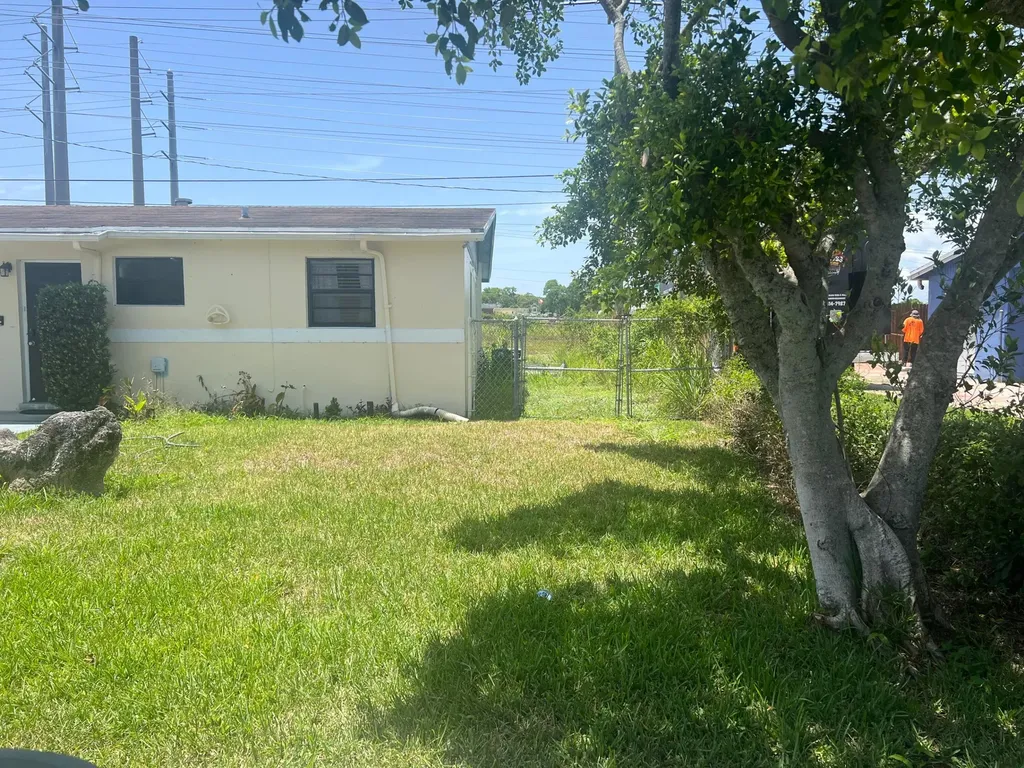 1131 W 1st Street Riviera Beach FL 33404
