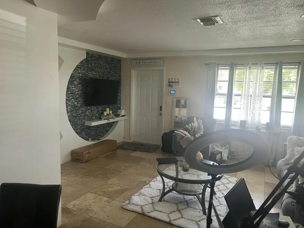 1131 W 1st Street Riviera Beach FL 33404