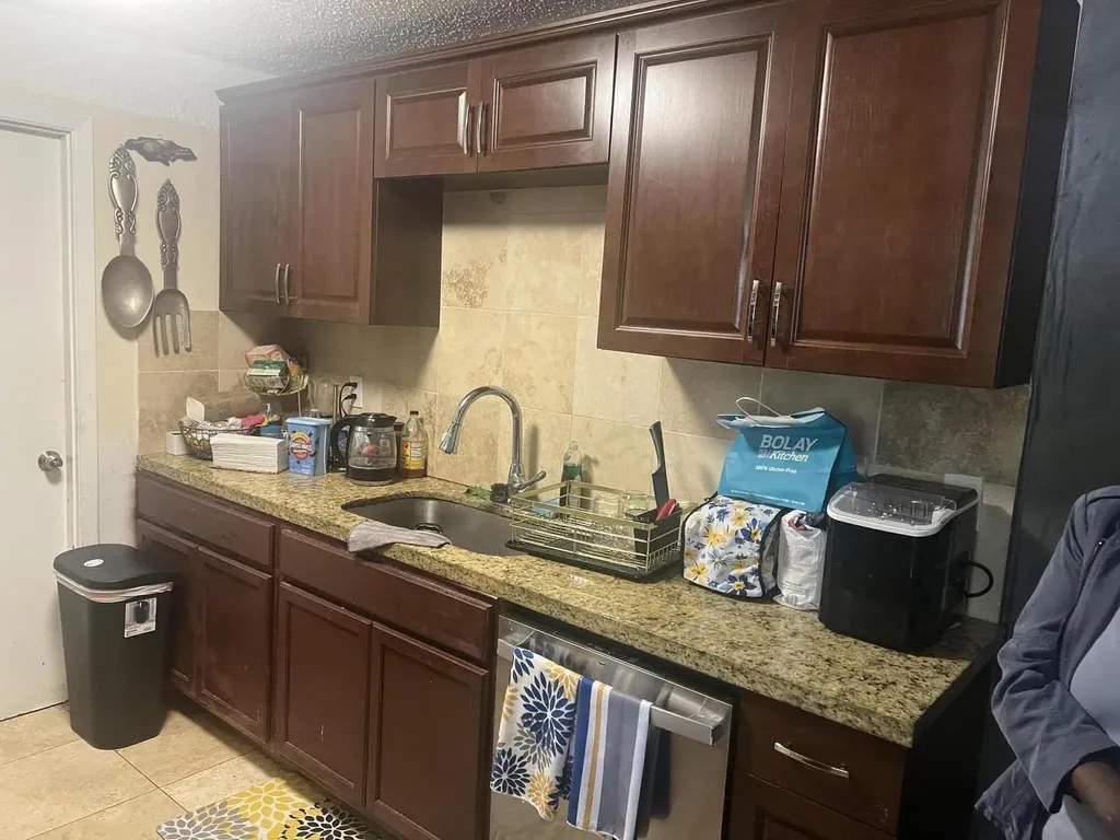 1131 W 1st Street Riviera Beach FL 33404