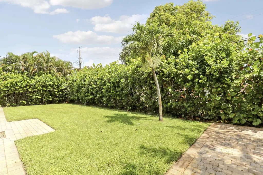 940 Dogwood Road North Palm Beach FL 33408