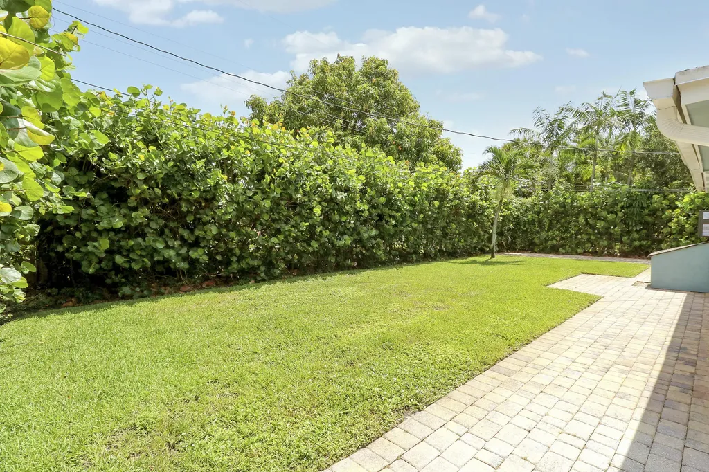 940 Dogwood Road North Palm Beach FL 33408