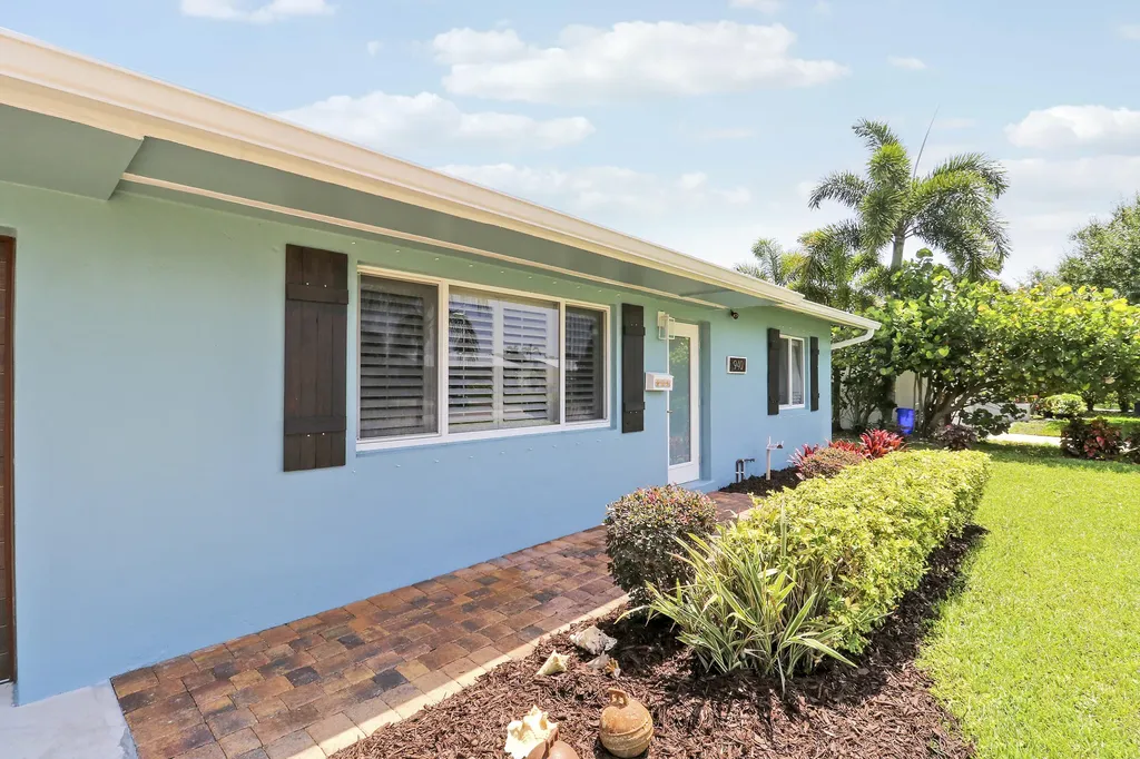 940 Dogwood Road North Palm Beach FL 33408