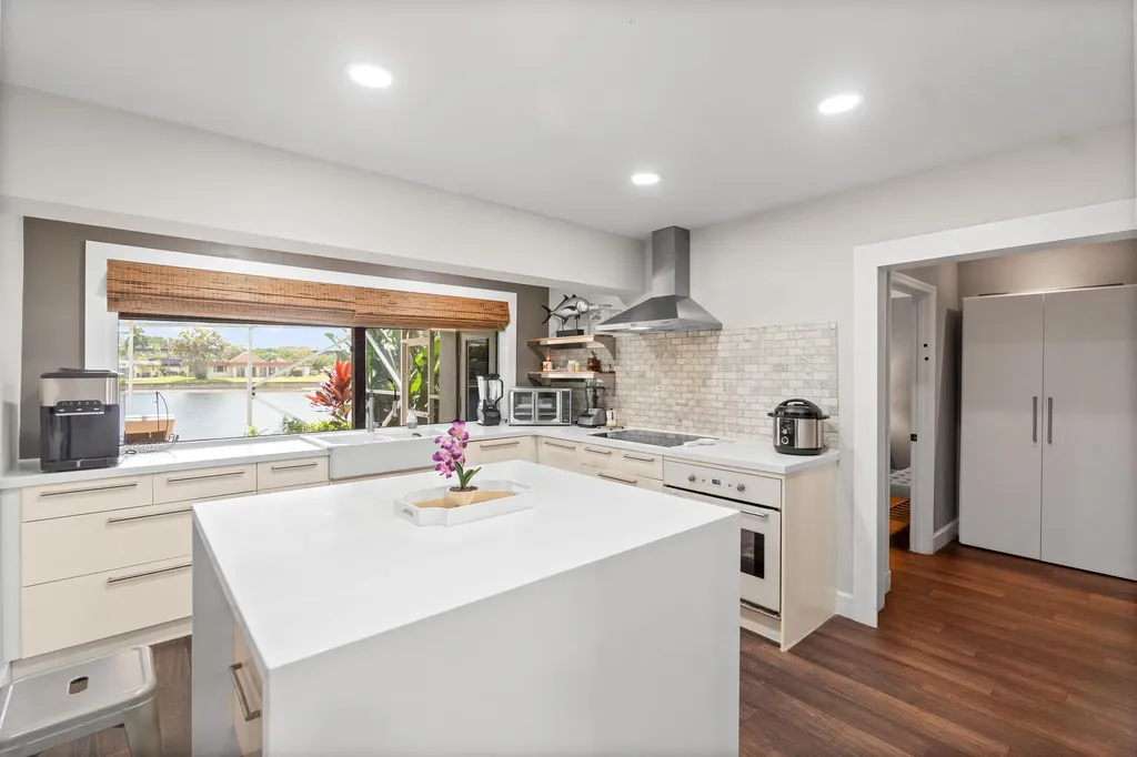 6106 Royal Poinciana Lane Tamarac FL 33319