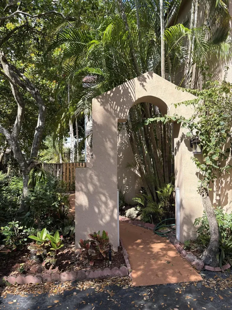 10091 NW 5 Street Plantation FL 33324