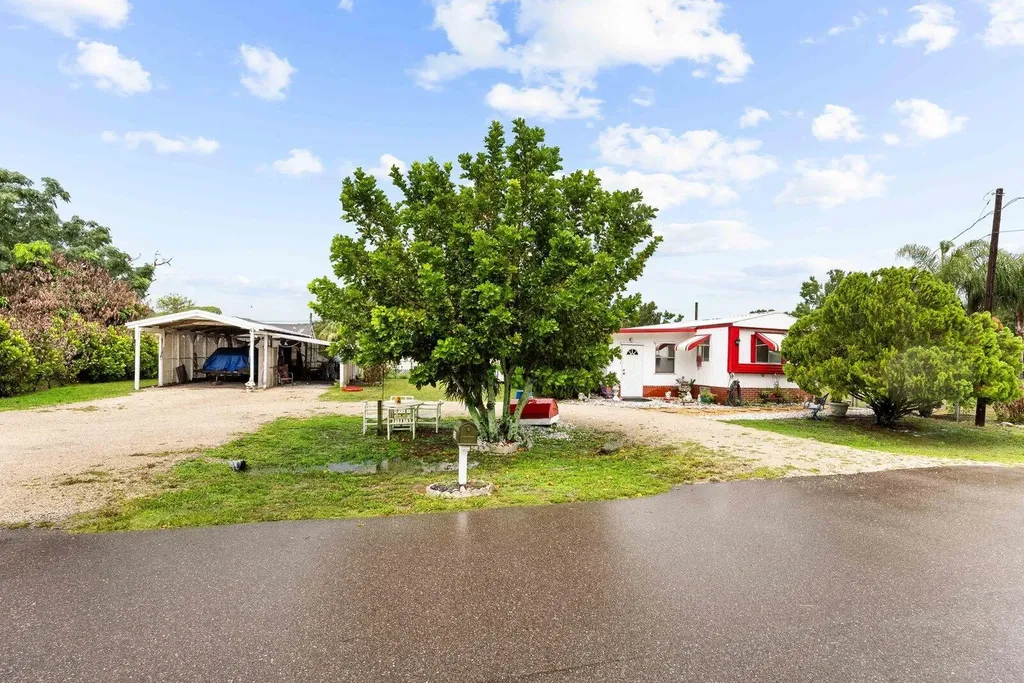 5985 SE 94th Trail Okeechobee FL 34974