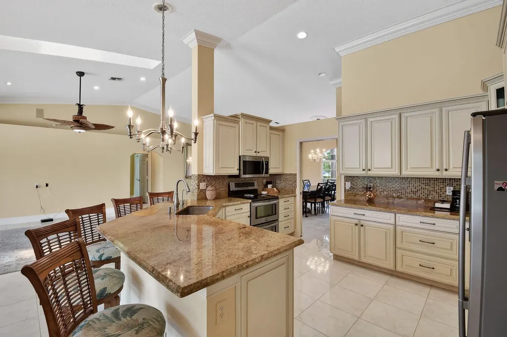 118 Fernwood Crescent Royal Palm Beach FL 33411