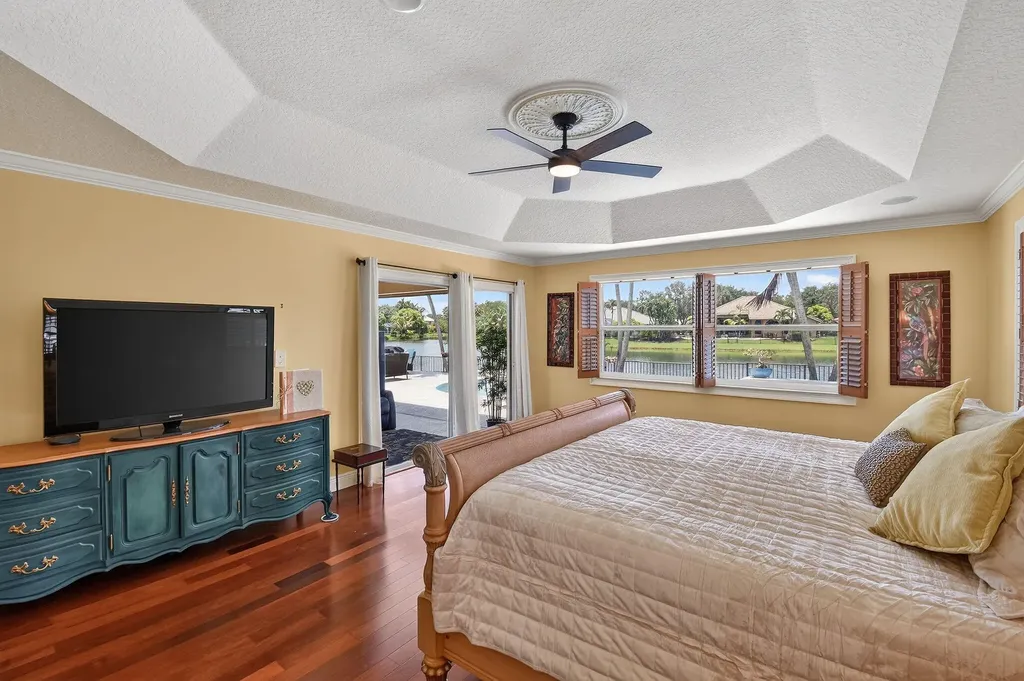 118 Fernwood Crescent Royal Palm Beach FL 33411