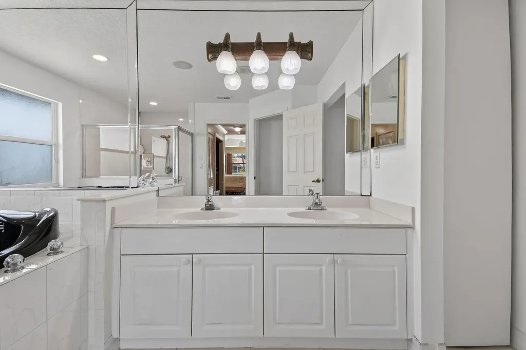 118 Fernwood Crescent Royal Palm Beach FL 33411