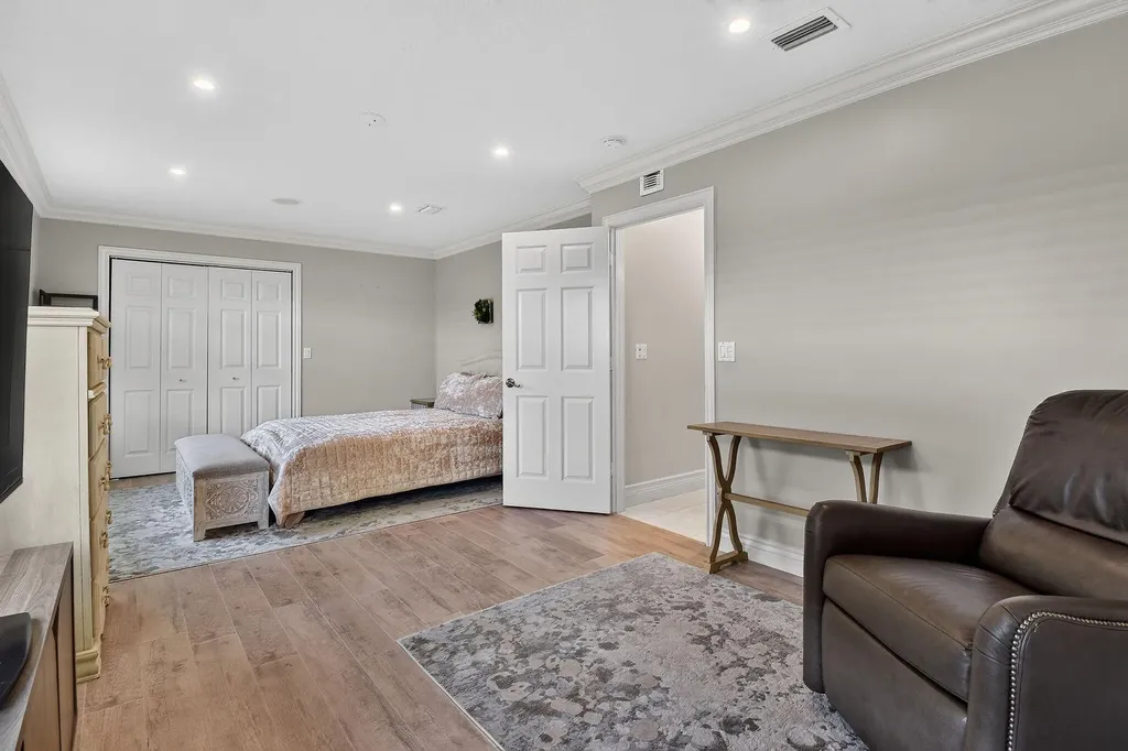 118 Fernwood Crescent Royal Palm Beach FL 33411