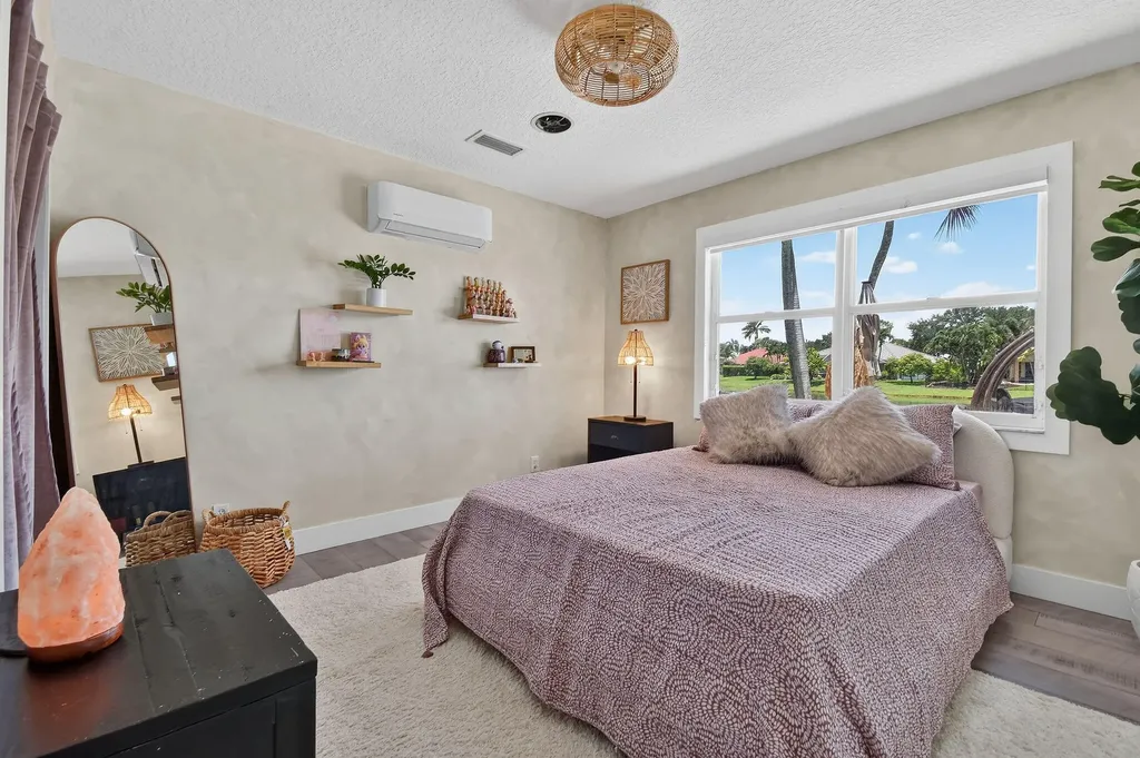 118 Fernwood Crescent Royal Palm Beach FL 33411