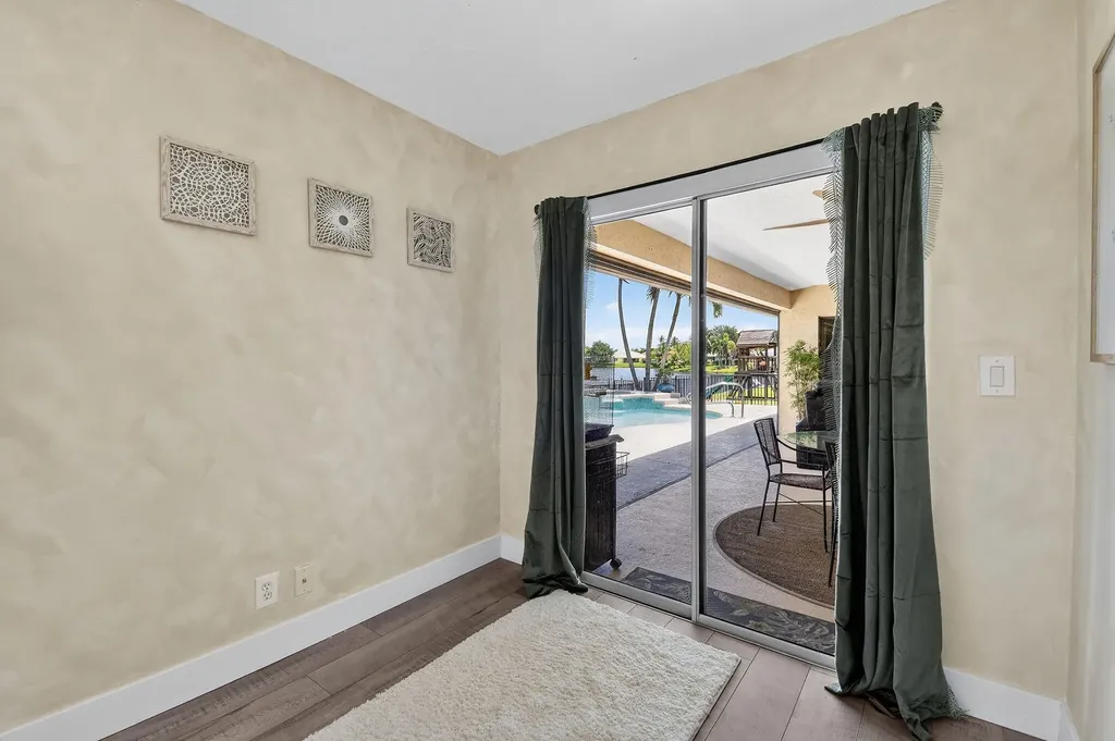 118 Fernwood Crescent Royal Palm Beach FL 33411