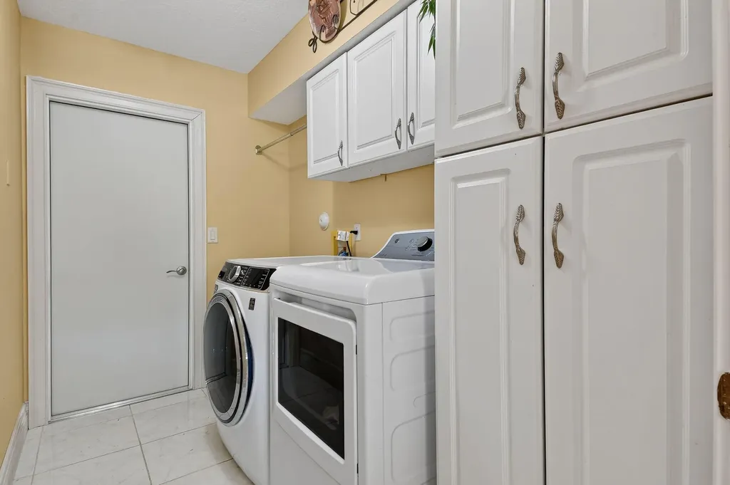 118 Fernwood Crescent Royal Palm Beach FL 33411