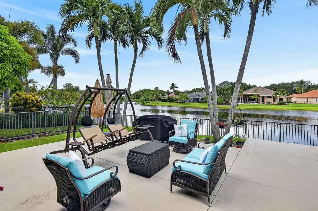 118 Fernwood Crescent Royal Palm Beach FL 33411