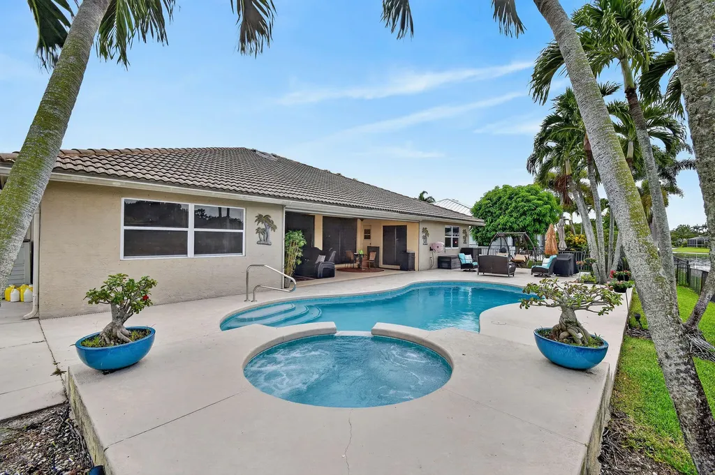 118 Fernwood Crescent Royal Palm Beach FL 33411
