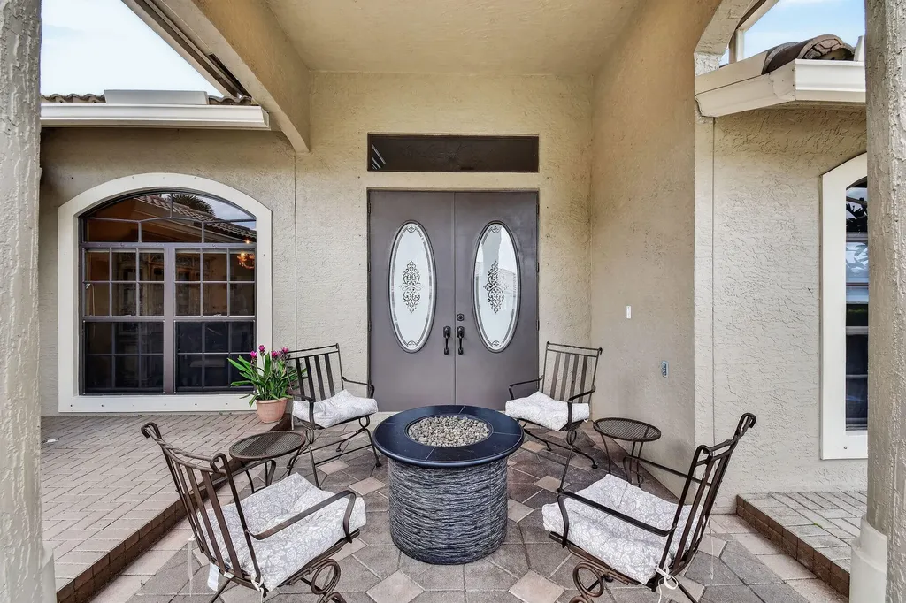 118 Fernwood Crescent Royal Palm Beach FL 33411