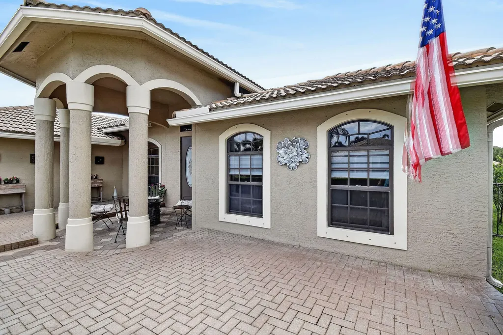 118 Fernwood Crescent Royal Palm Beach FL 33411