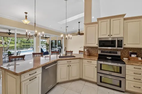 118 Fernwood Crescent Royal Palm Beach FL 33411