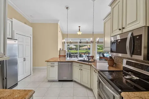 118 Fernwood Crescent Royal Palm Beach FL 33411