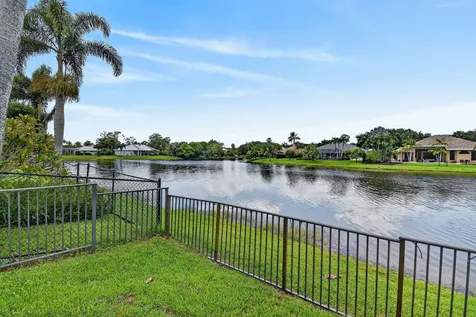 118 Fernwood Crescent Royal Palm Beach FL 33411