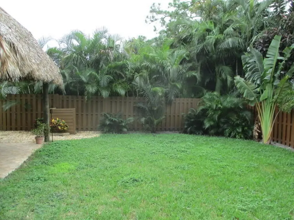 9077 E Highland Pines Drive Palm Beach Gardens FL 33418