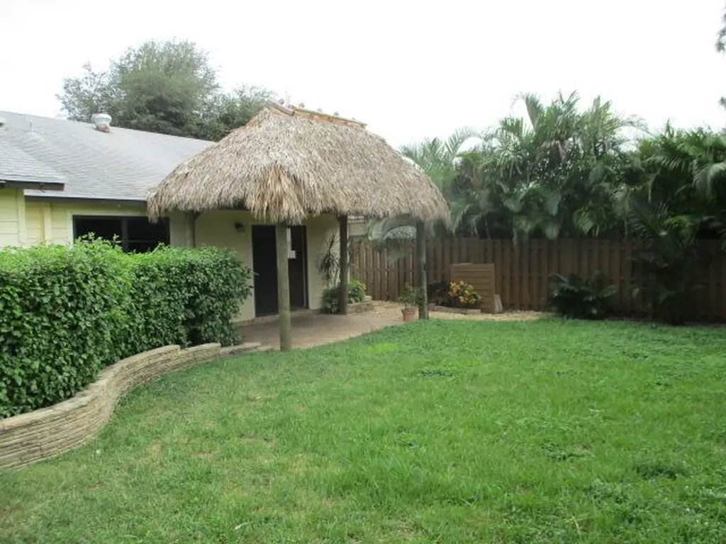 9077 E Highland Pines Drive Palm Beach Gardens FL 33418