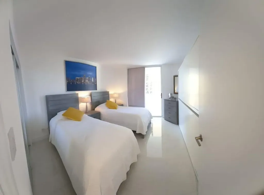 16425 Collins Avenue Sunny Isles Beach FL 33160