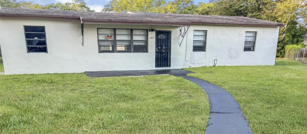 3045 NW 68th Street NW Miami FL 33147