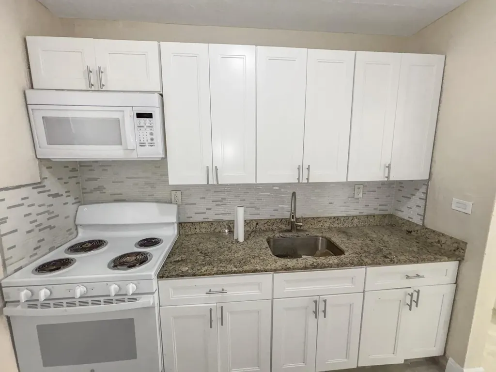 3045 NW 68th Street NW Miami FL 33147