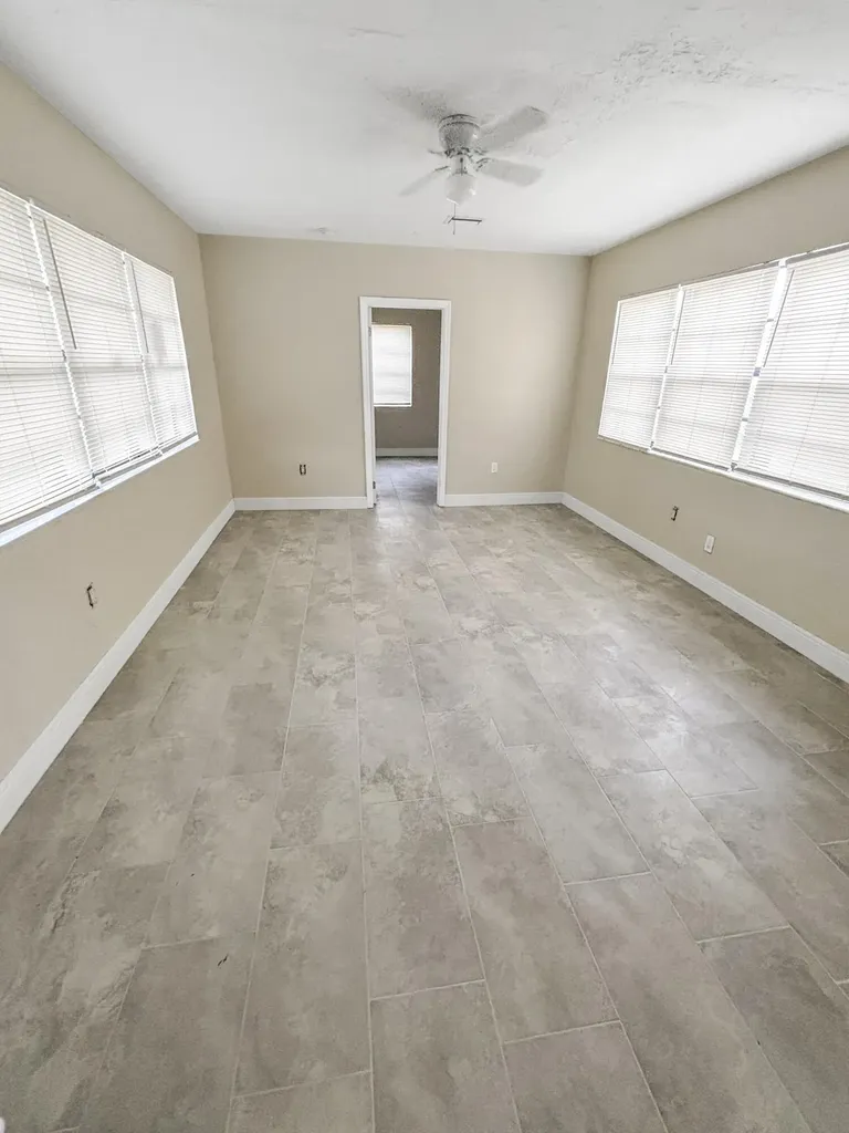 3045 NW 68th Street NW Miami FL 33147