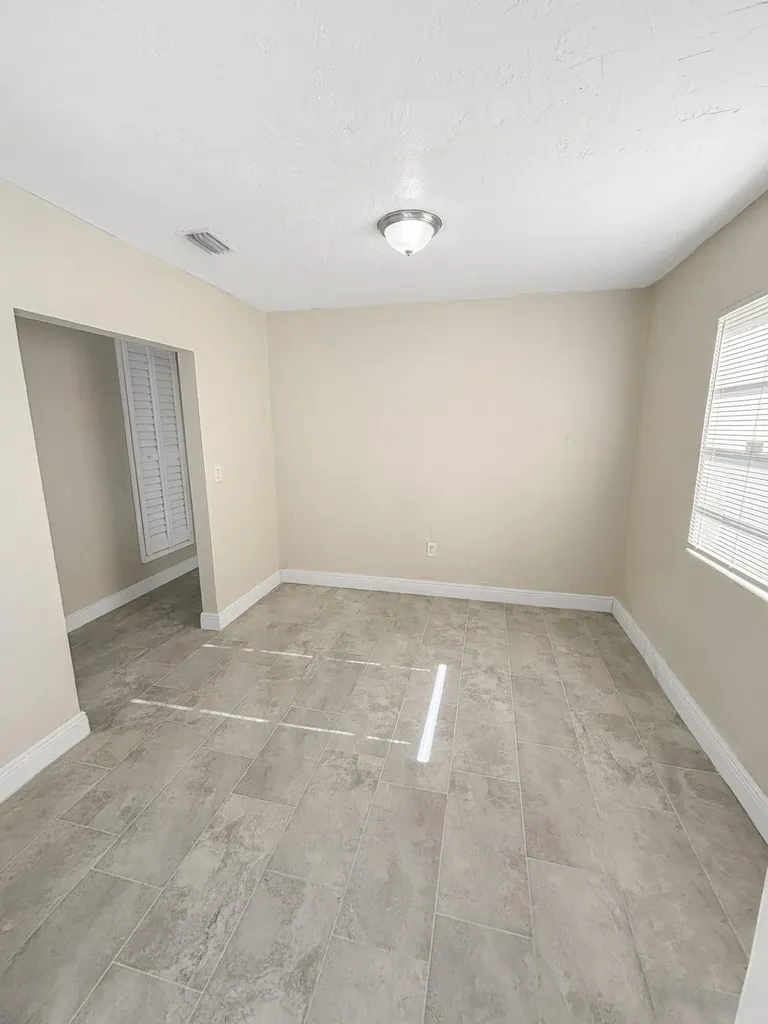 3045 NW 68th Street NW Miami FL 33147