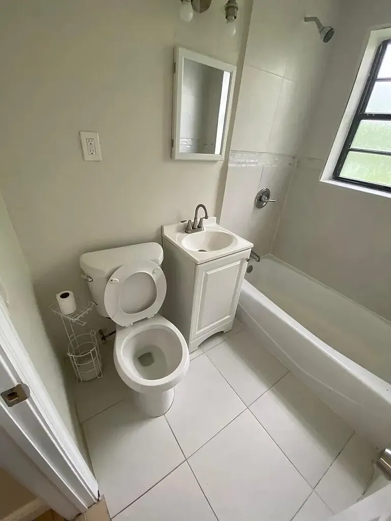 3045 NW 68th Street NW Miami FL 33147
