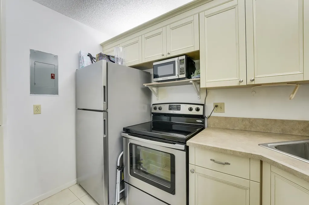 1112 Green Pine Boulevard West Palm Beach FL 33409