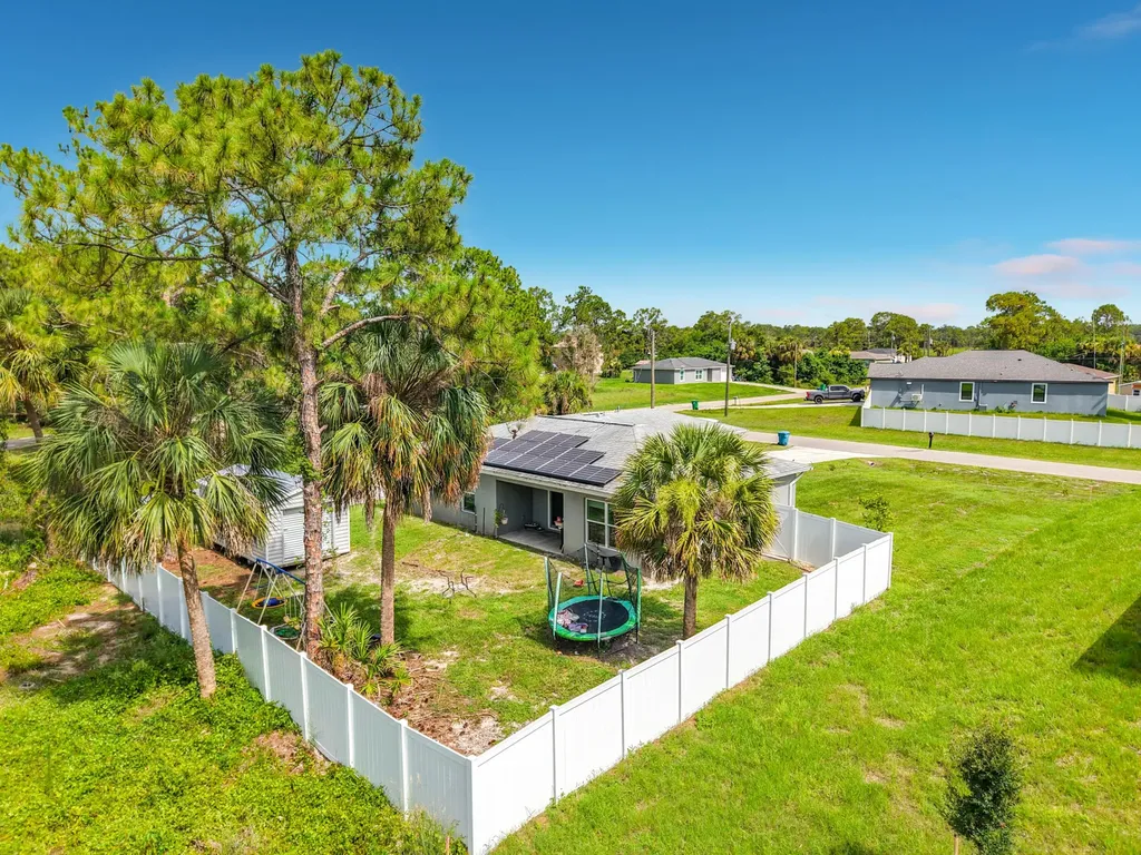 5042 SE Tradewinds Circle Labelle FL 33935