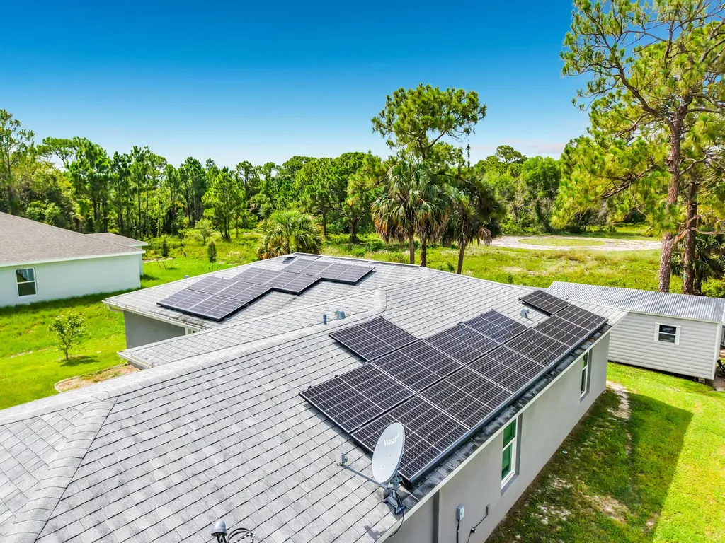 5042 SE Tradewinds Circle Labelle FL 33935