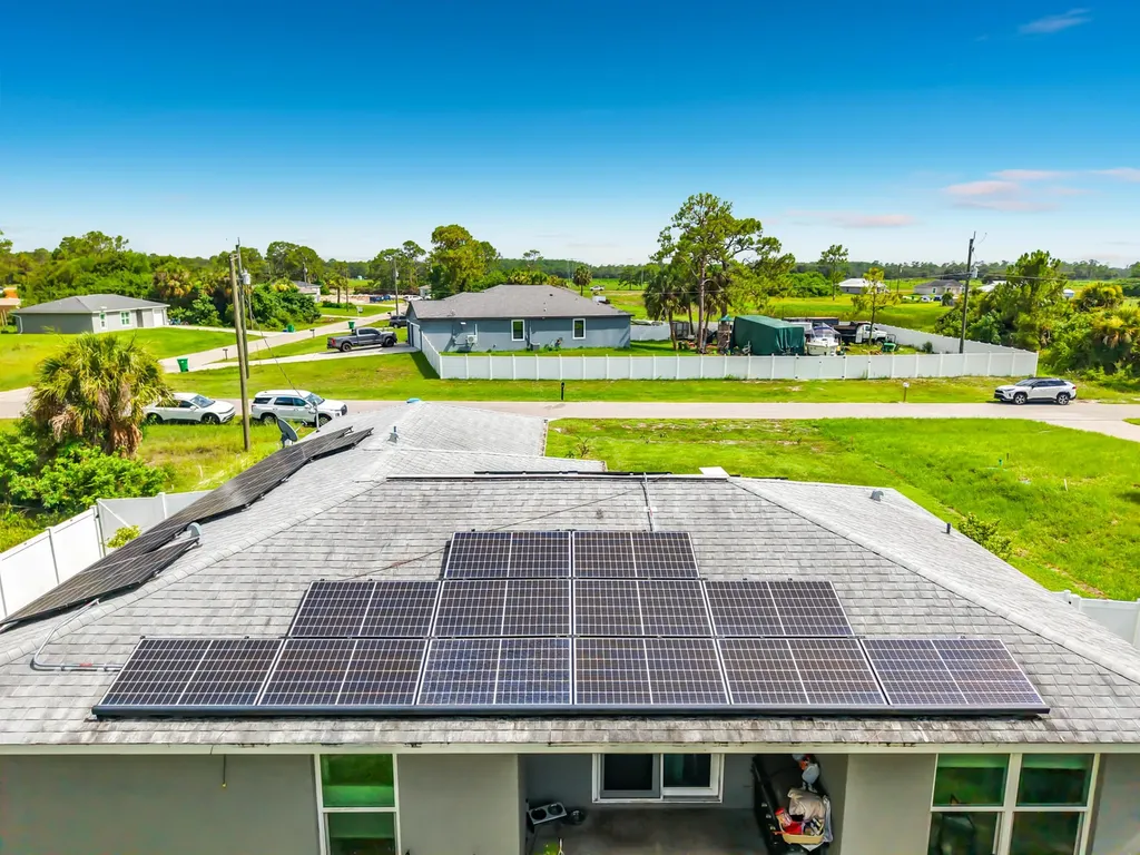 5042 SE Tradewinds Circle Labelle FL 33935