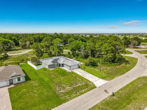 5042 SE Tradewinds Circle Labelle FL 33935