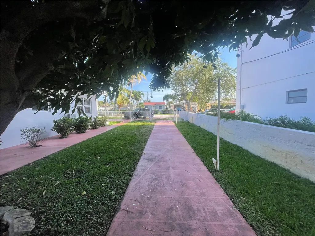 1727 Dewey Street Hollywood FL 33020