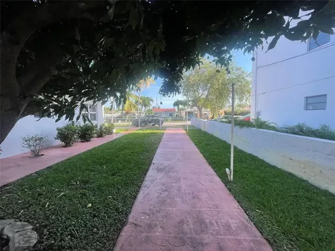 1727 Dewey Street Hollywood FL 33020