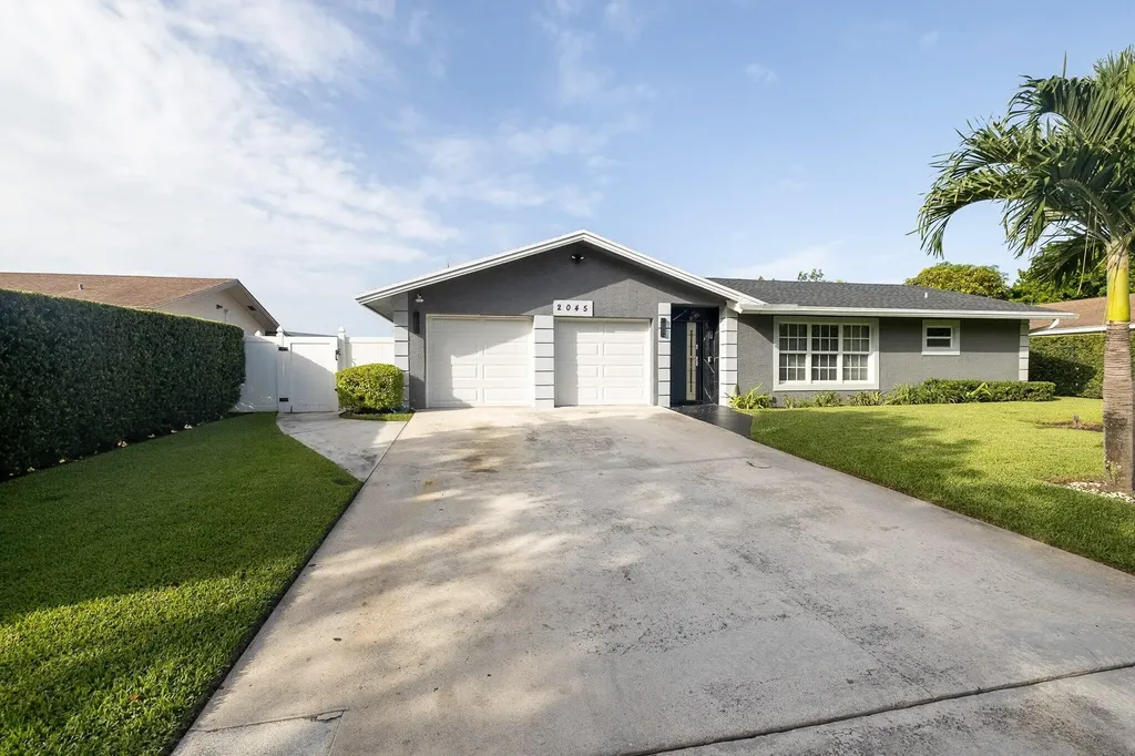 2045 Pinehurst Drive West Palm Beach FL 33407