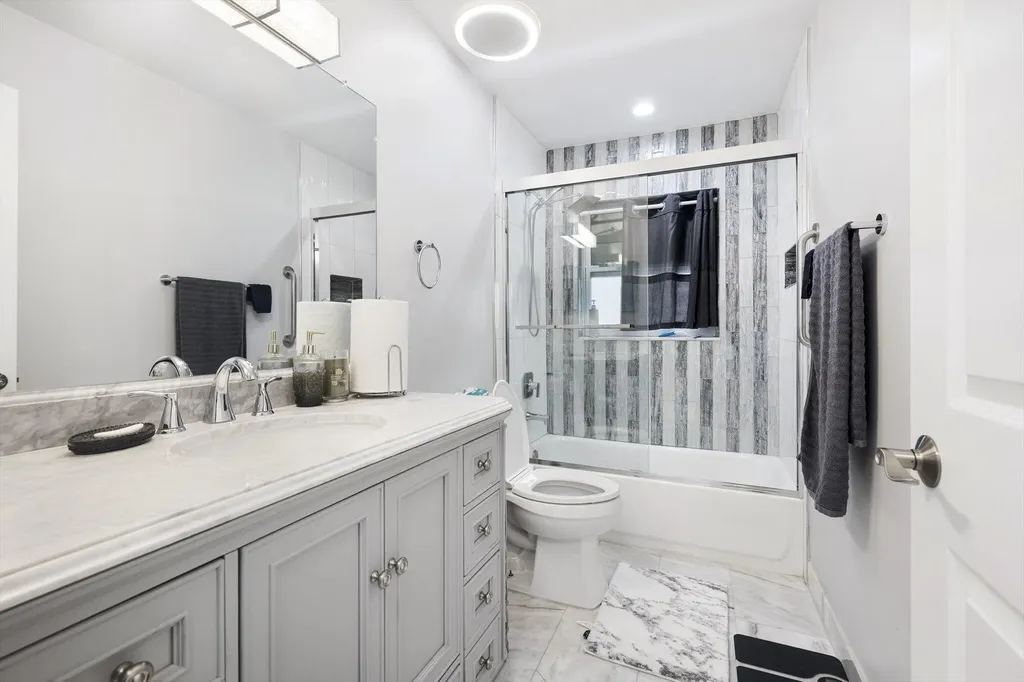 2045 Pinehurst Drive West Palm Beach FL 33407