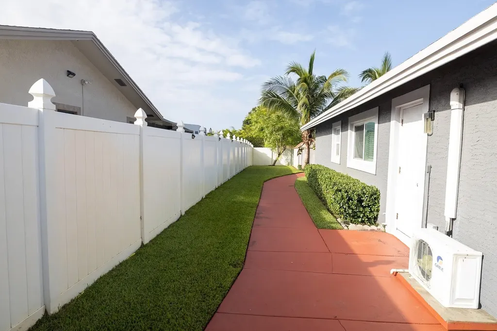 2045 Pinehurst Drive West Palm Beach FL 33407