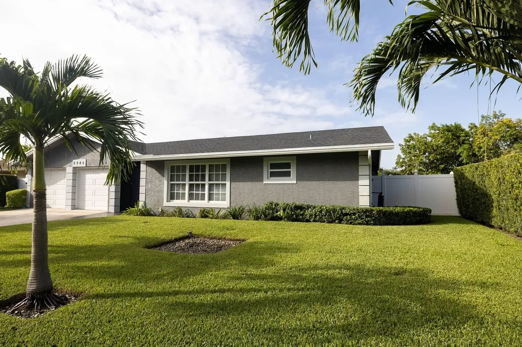 2045 Pinehurst Drive West Palm Beach FL 33407