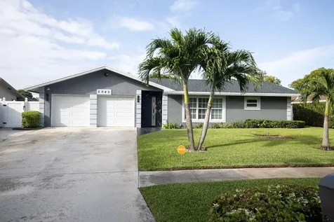 2045 Pinehurst Drive West Palm Beach FL 33407