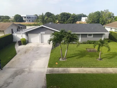 2045 Pinehurst Drive West Palm Beach FL 33407